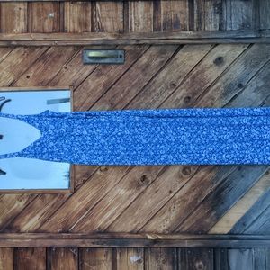 Old Navy maxi dress in blue and white floral Medium